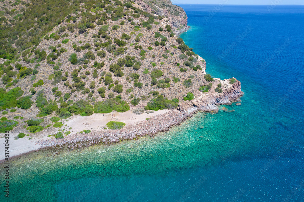 Obraz na płótnie Wyspa Aegina w Grecji, widok z góry z drona. Widok na piekne morze śródziemne. w salonie