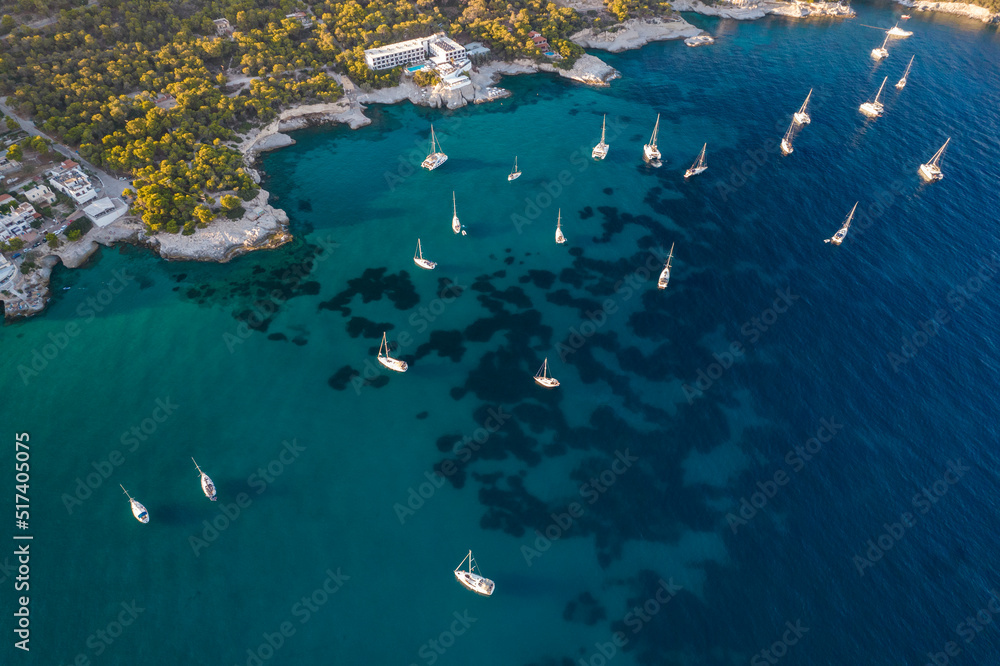 Wyspa Aegina w Grecji, widok z góry z drona. Widok na piekne morze śródziemne. - obrazy, fototapety, plakaty 