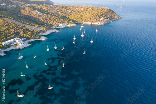 Wyspa Aegina w Grecji, widok z góry z drona. Widok na piekne morze śródziemne.