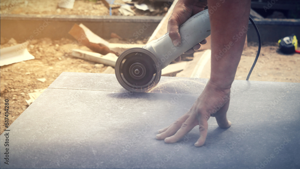 Home renovation, tiler cuts the tile with an angle grinder.
Remont domu, glazurnik docina płytkę szlifierką kątową. - obrazy, fototapety, plakaty 