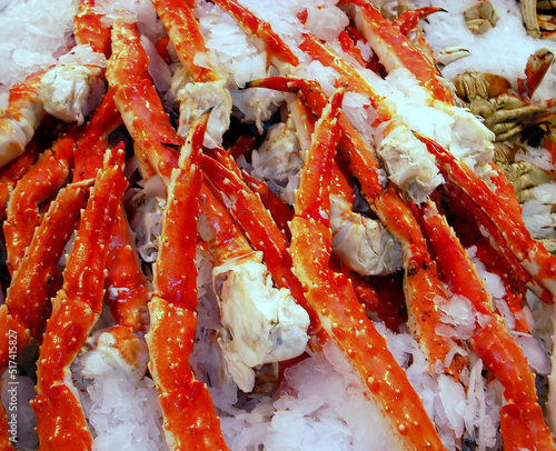 Fresh caught crabs on ice.