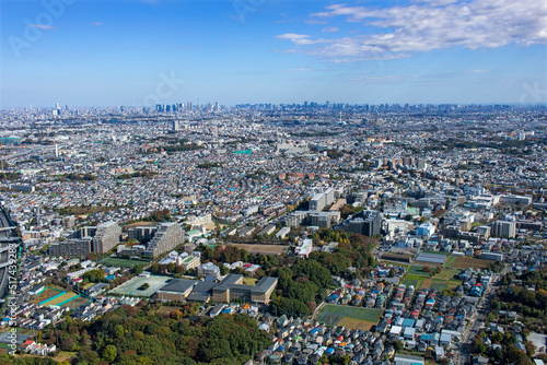 郊外の住宅地・調布市上空から都心を望む・空撮 © show-m