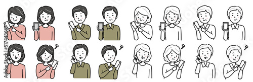 スマホを操作する中高年の男女