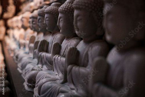 Fotografia Many buddha scultptures in korean buddhist temple
