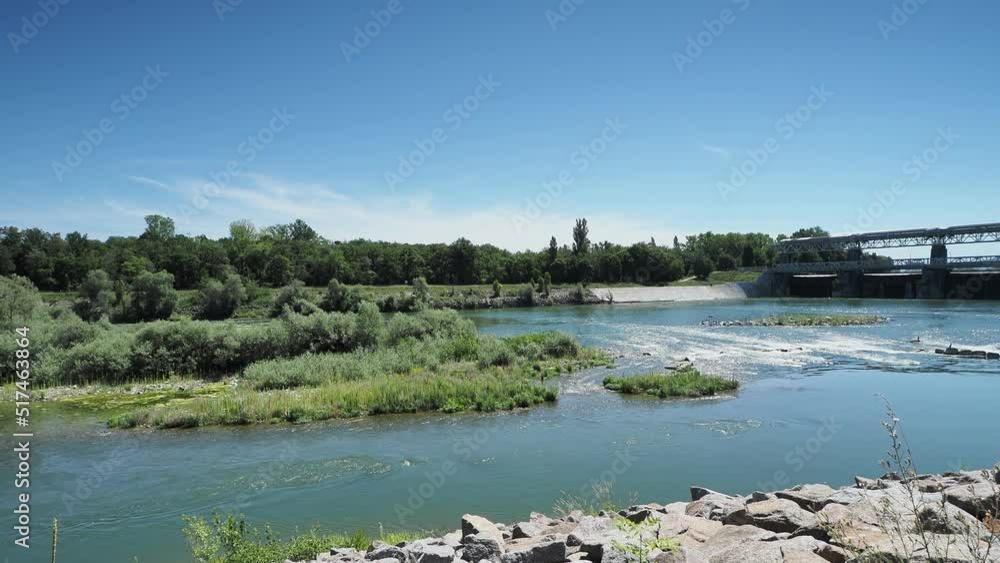 Naturschutzgebiet in der ehemaligen Rheinaue. Grosser Rundgang 'Spitze der Rheininsel'. Blick auf den Altrhein im südlichen Elsass und südbadische Naturschutzgebiet in der ehemaligen Rheinaue. Grosser Rundgang 'Spitze der Rheininsel'. Blick auf den Altrhein im südlichen Elsass und südbadische