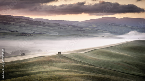 Mglisty poranek w Val d Orcia Toskania