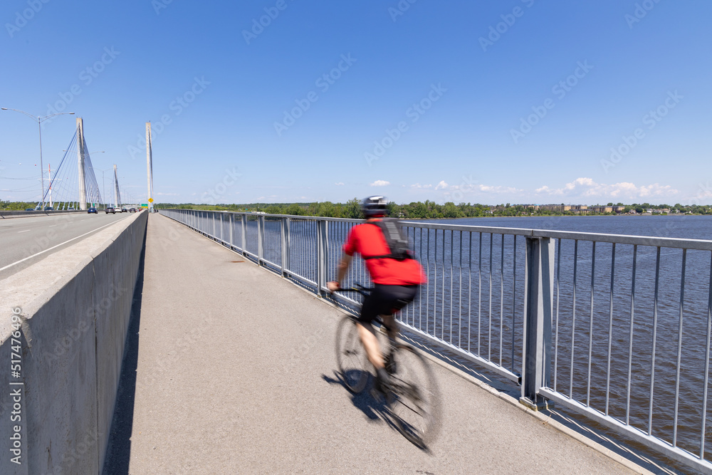 Piste cyclable du pont de l'autoroute 25 Piste cyclable du pont de l'autoroute 25