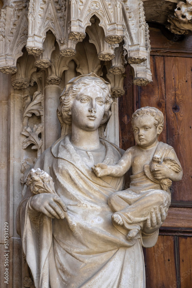 virgen y el niño, Portal del Mirador, Catedral de Mallorca,  La Seu,l siglo XIII. gótico levantino, palma, Mallorca, balearic islands, Spain