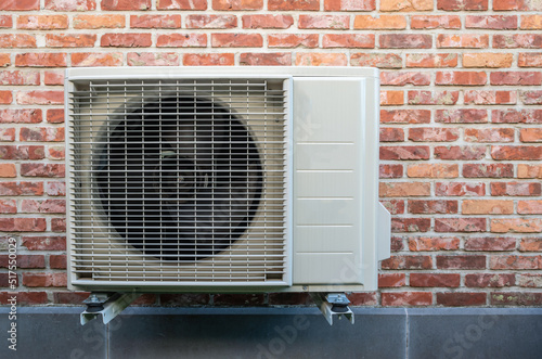 Obraz na płótnie Heat pump air conditioning outdoor unit hanging on wall. w salonie