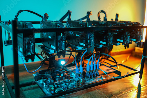 Cryptocurrency mining rig with computer graphics