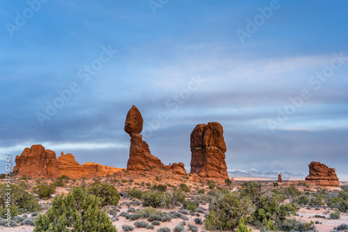 Fotografiet Sunset at Balanced Rock in Arches National Park