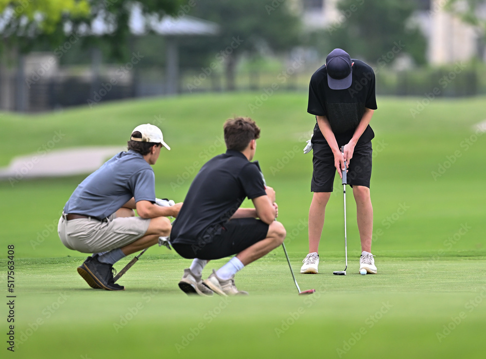 Obraz premium Young boys playing golf in a competitive tournament