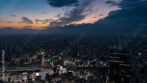 タイムラプス:東京都豊島区池袋から見た夕方から夜の都市景観