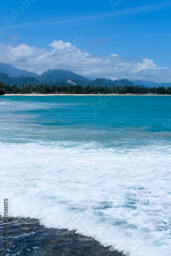 Momong Lampuuk Beach is a beach overlooking the Indian Ocean. This beach is one of the popular tourist destinations in Aceh. This beach has a landscape surrounded by high cliffs.