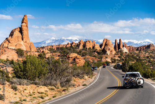 Fotografie, Obraz Cars Running in Arches National Park, Utah