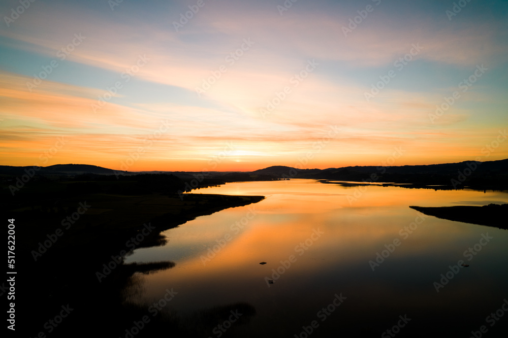 Obraz premium Sunrise over a lake