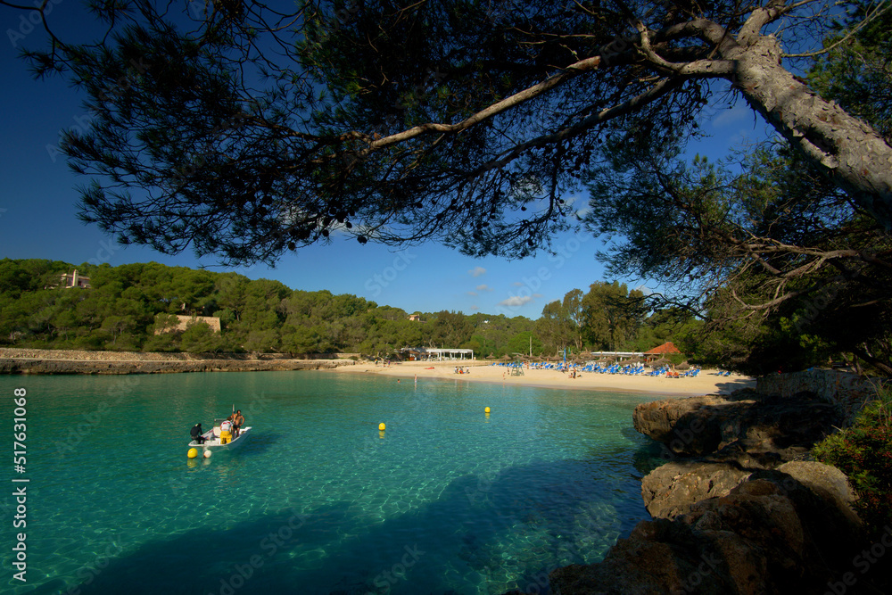 Obraz premium Playa de ses Fonts de N'Alis. (Cala Mondrago).Parque natural de Mondragó. Santanyi. Migjorn.Mallorca.Illes Balears.España.