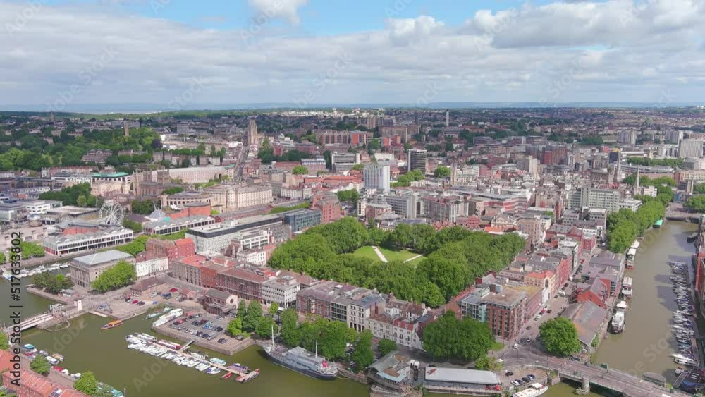Bristol, UK: Aerial view of city in England, lawned square Queen Square, city centre with mixture of modern and historic buildings - landscape panorama of United Kingdom from above
Bristol, UK: Aerial view of city in England, lawned square Queen Square, city centre with mixture of modern and historic buildings - landscape panorama of United Kingdom from above