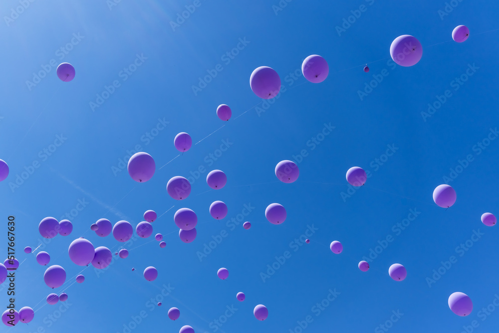 Fototapeta premium Violet balloons on a blue sky