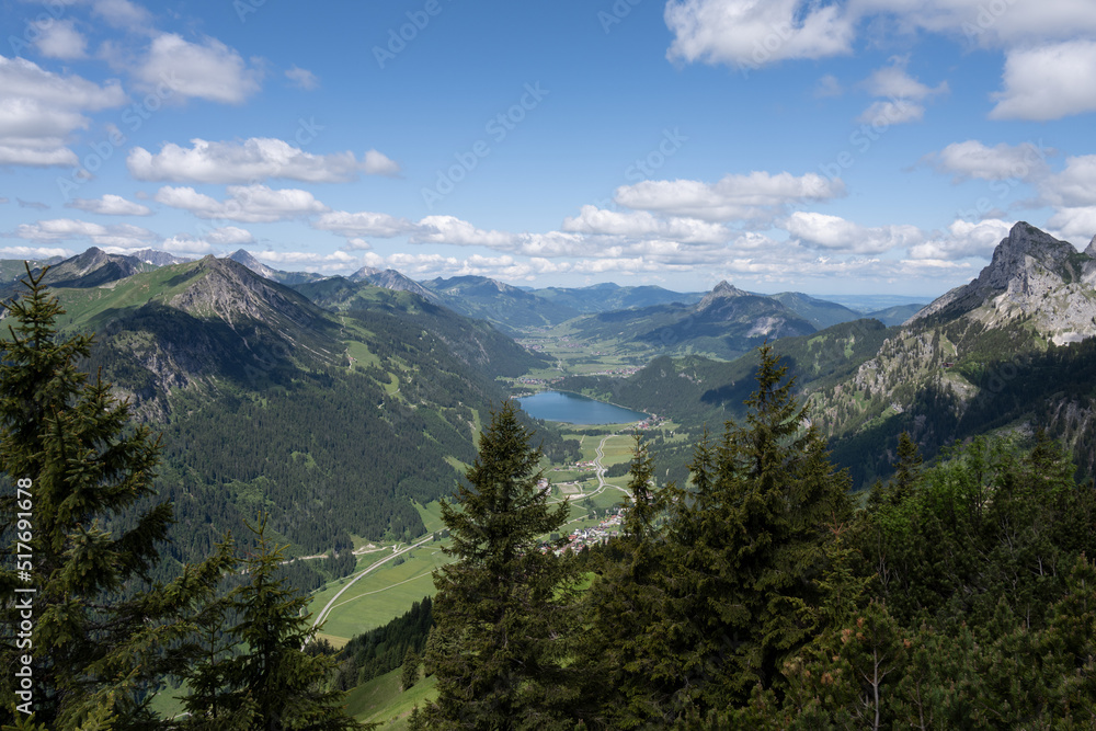 Blick vom Hahnenkamm auf den Haldensee Blick vom Hahnenkamm auf den Haldensee