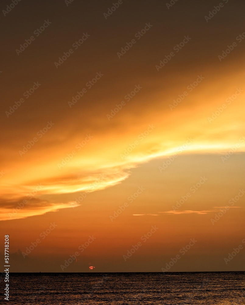 Fototapeta premium sunset over the sea