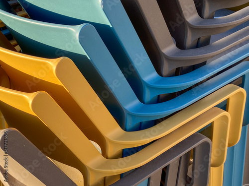 Tableau sur toile chaises,entassées,chaise,plastique,terrasse,café,tas,groupe,colorées,couleurs,ét