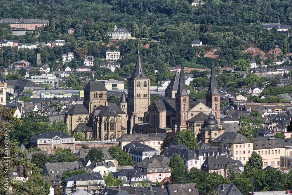 Der Dom und die Kirche Liebfrauen in Trier an der Mosel. Beide sind seit 1986 Teil des UNESCO-Welterbes in Trier.
