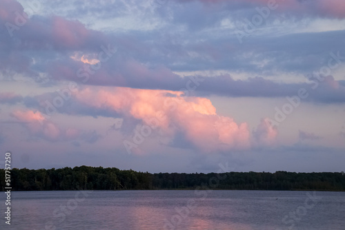 Fotografija Purple sunset over water witha variety of cloud types including cumulus, cumulou