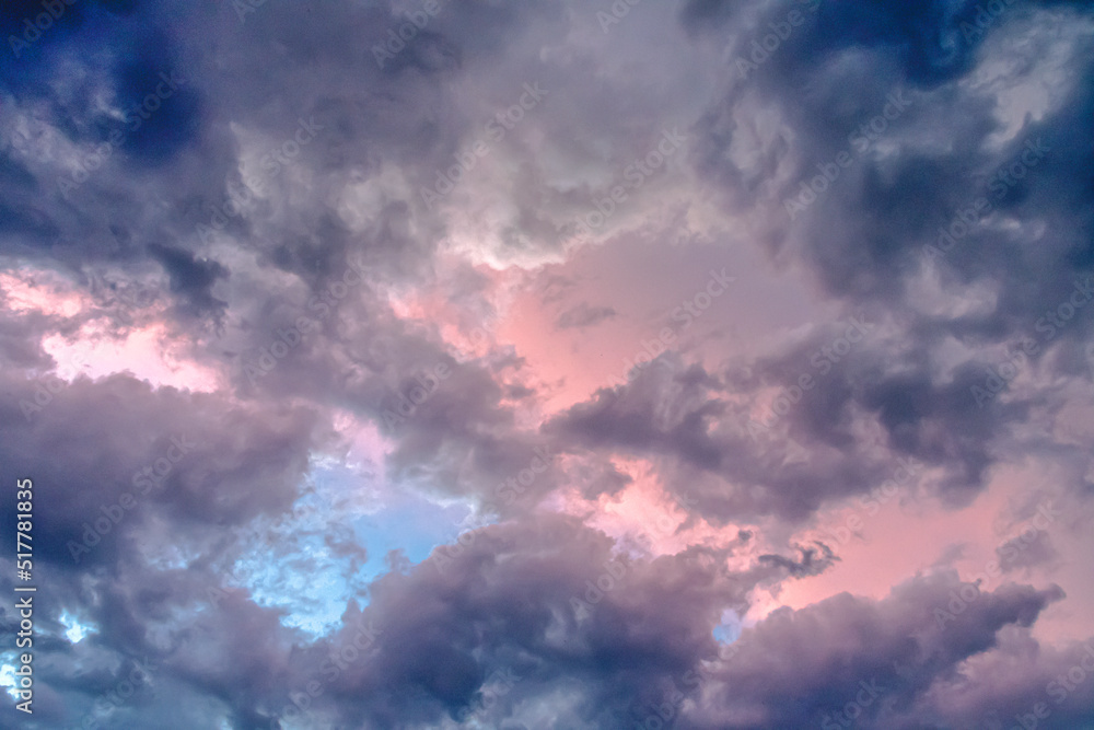 Obraz premium The sky was in a state of change as the evening approached and a storm began developing 