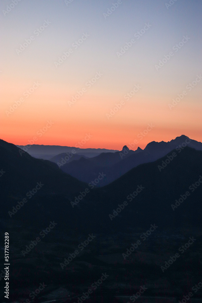 Obraz premium sunset in the mountains