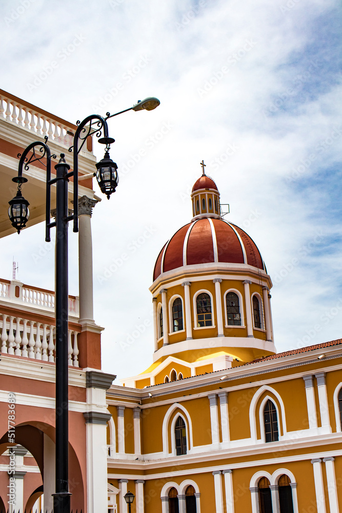Obraz premium Red Dome on top of the Yellow Granada Cathedral in Granada, Nicaragua