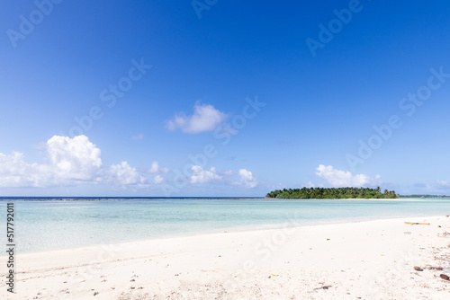 Fototapeta Naklejka Na Ścianę i Meble -  Beautiful tropical beach with blue sky and white clouds abstract texture background