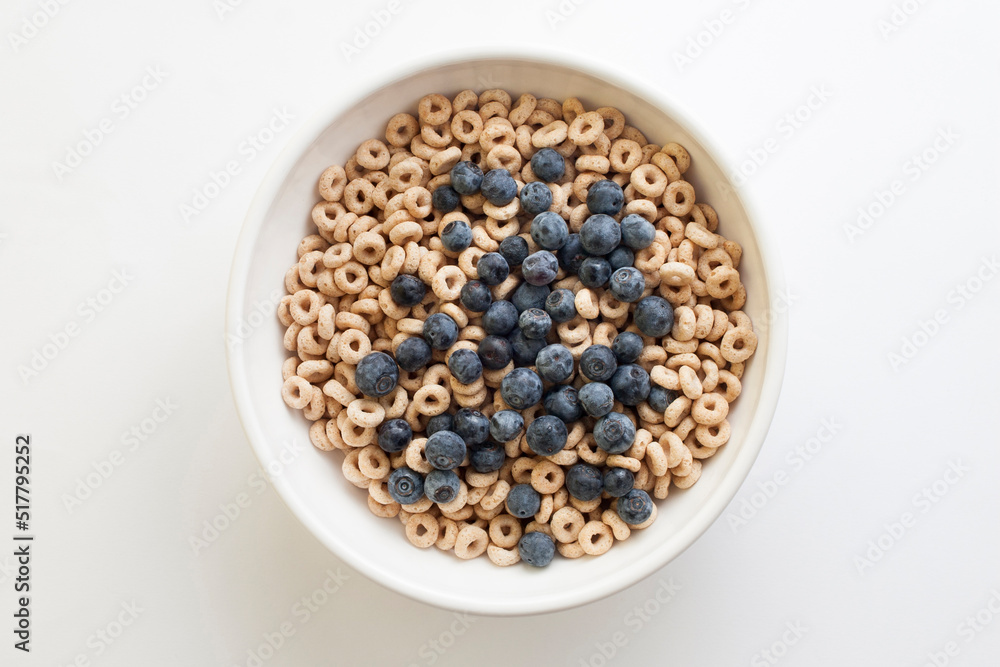 Toasted Whole Grain Oat Cereal O's Cheerios topped with Fresh Blueberries Toasted Whole Grain Oat Cereal O's Cheerios topped with Fresh Blueberries