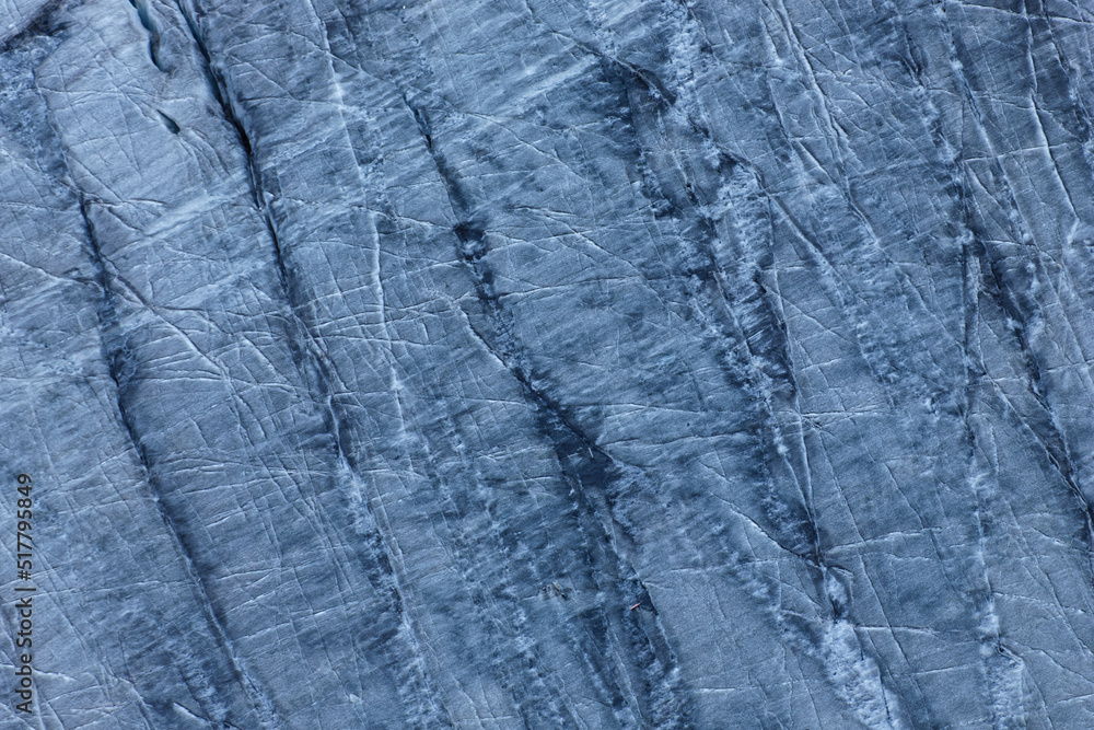 Naklejka premium Patterns design of ice on a mountain glacier
