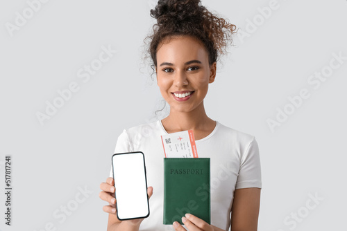 Female African-American tou...