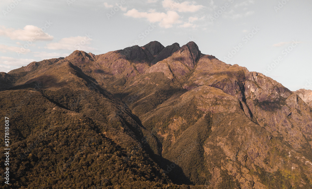 Obraz premium sunrise in the mountains marins in mantiqueira