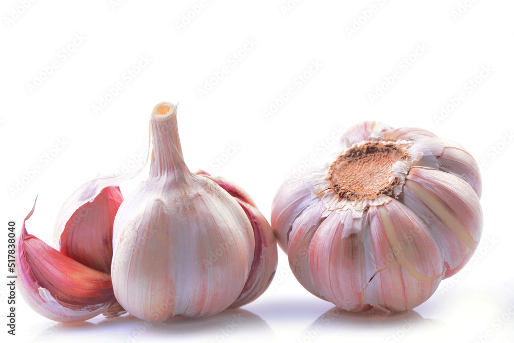 Obraz premium Garlic on a white background