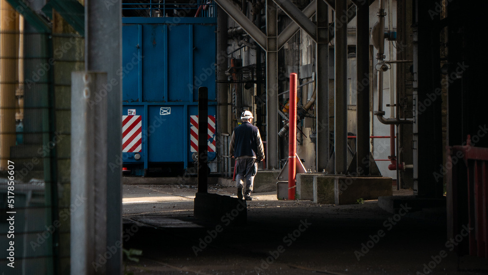 Fototapeta premium Ouvrier sur le port