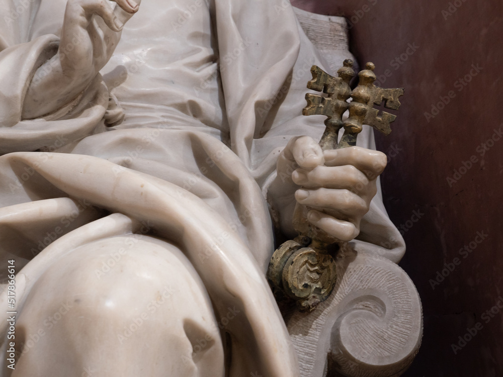 San Pietro Con Le Chiavi la mano di San Pietro stringe le chiavi del paradiso Stock-Foto | Adobe