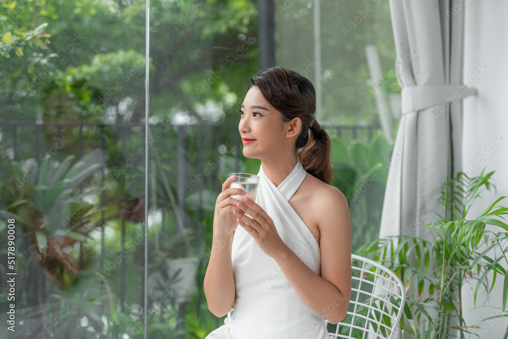 Fototapeta premium attractive young woman drinking water at home