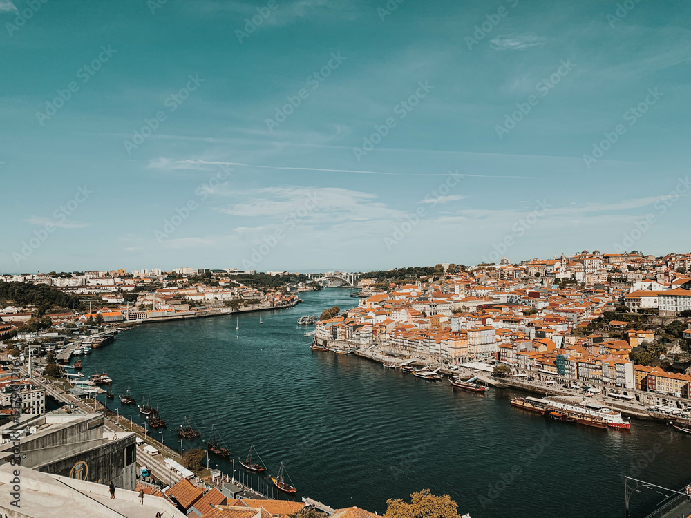 Le Dourou, fleuve de Porto au Portugal avec des bateaux 