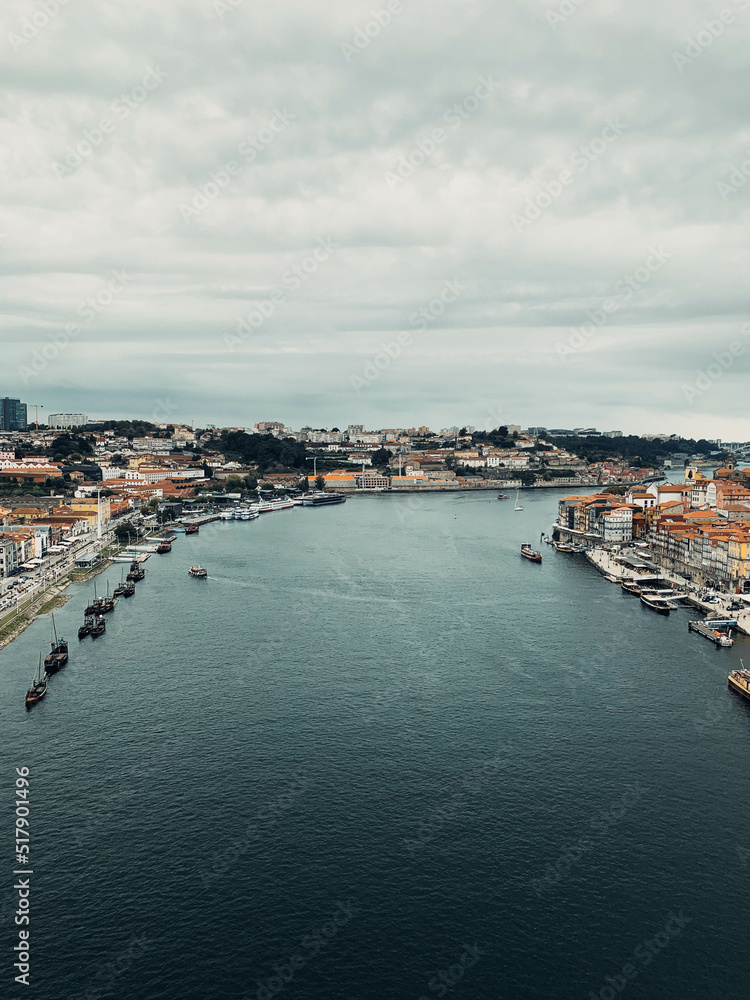 Le Dourou, fleuve de Porto au Portugal avec des bateaux 