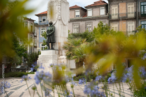 Pomnik Mortos da Grande Guerra na Praça de Carlos Alberto w Porto, Portugalia photo