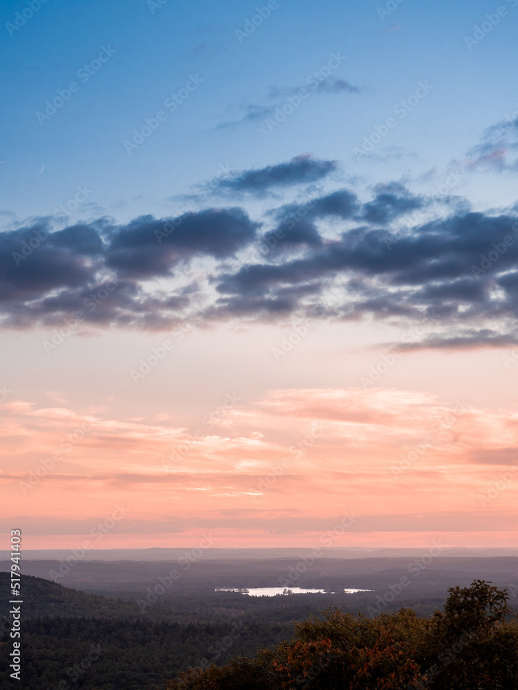 Obraz premium A view over northern Massachusetts from Mount Watatic
