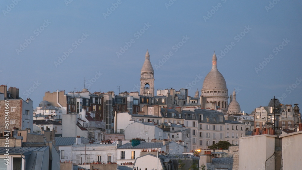 Montmartre vu des toits parisiens