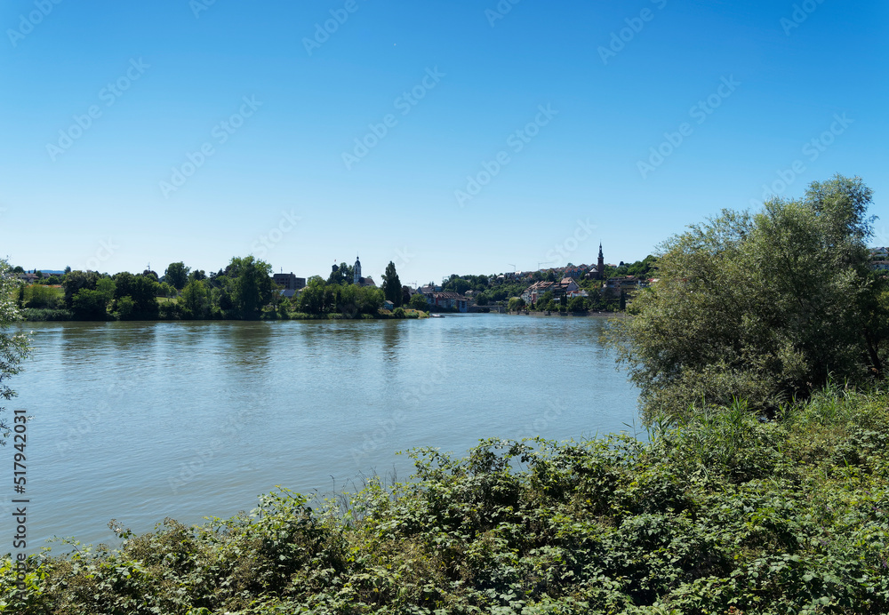 Stadt Laufenburg (Baden-Deutschland) und Zwillingsstadt (Kanton Aargau-Schweiz) am gegenüberliegenden Ufer des Rheins
