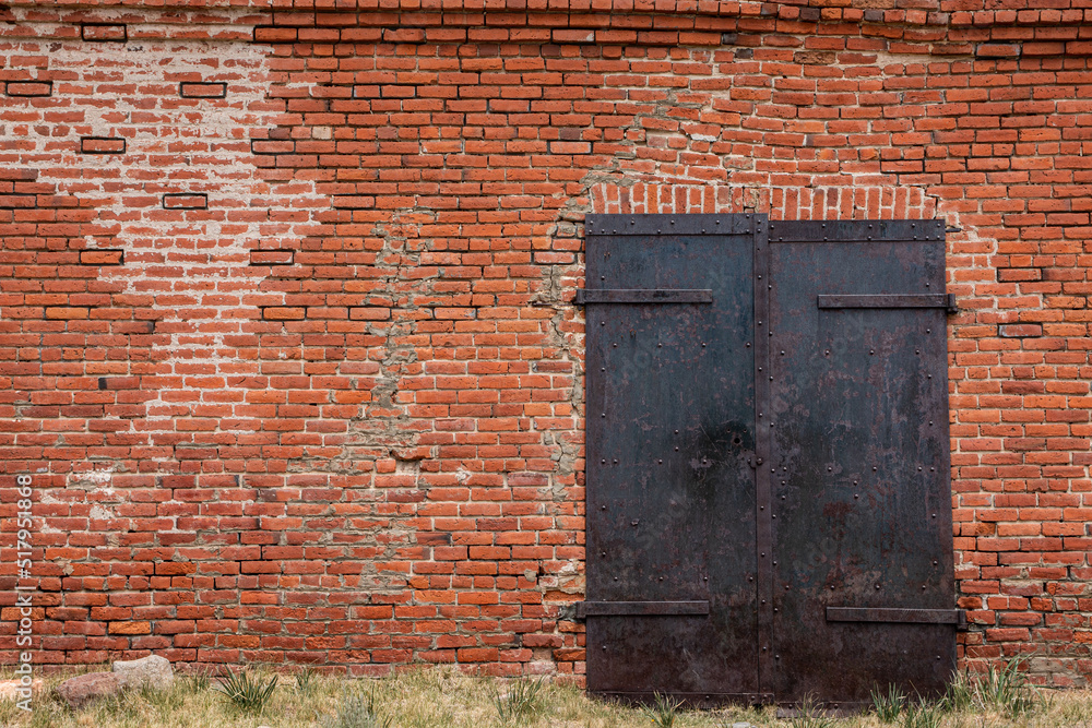 Fototapeta premium Brick Wall Metal Door (right)