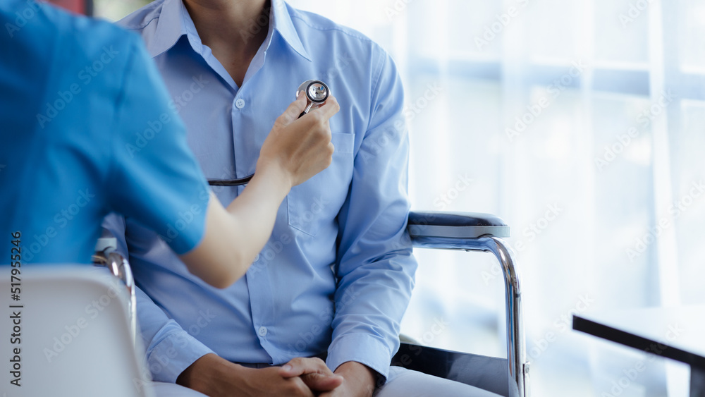 Doctors use stethoscopes on patients in hospital examination rooms, treating illnesses from specialists and giving treatment on the spot. Concepts of medical treatment and specialists. Doctors use stethoscopes on patients in hospital examination rooms, treating illnesses from specialists and giving treatment on the spot. Concepts of medical treatment and specialists.