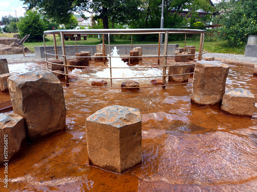 Der Kaltwasser-Geysir Wallender Born oder Geysir Brubbel in Wallenborn in der Vulkaneifel, Rheinland-Pfalz . photo