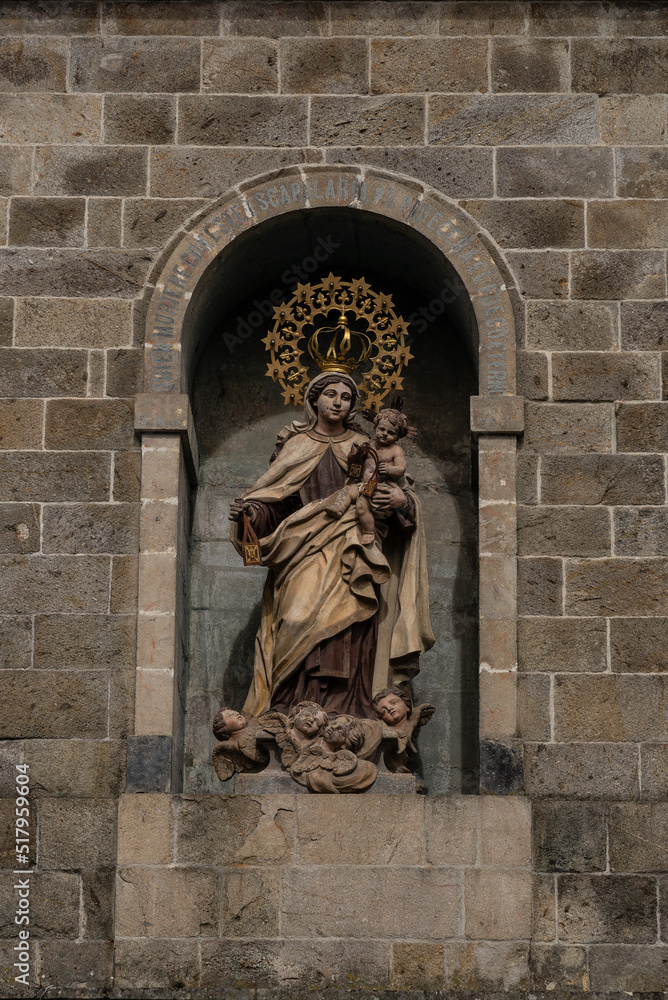 Escultura de la Virgen del Carmen patrona de los marineros Stock Photo ...